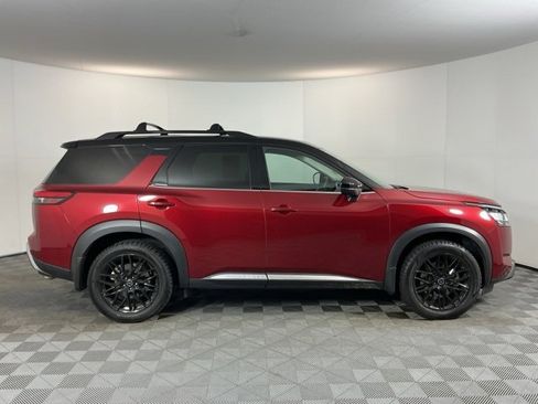 Used 2023 Nissan Pathfinder Platinum image 4