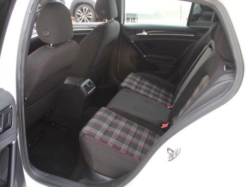 Used 2016 Volkswagen Golf S image 33