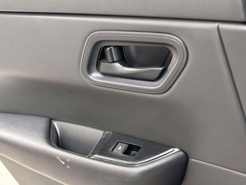 Used 2024 Nissan Rogue S image 21