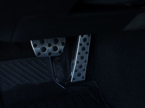 Used 2025 Toyota Camry SE image 9