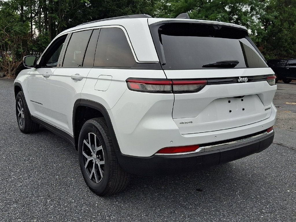 Used 2025 Jeep Grand Cherokee Limited w/ Luxury Tech Group II AWD/4WD image 7