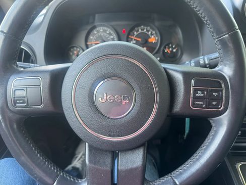 Used 2017 Jeep Patriot High Altitude AWD/4WD image 32