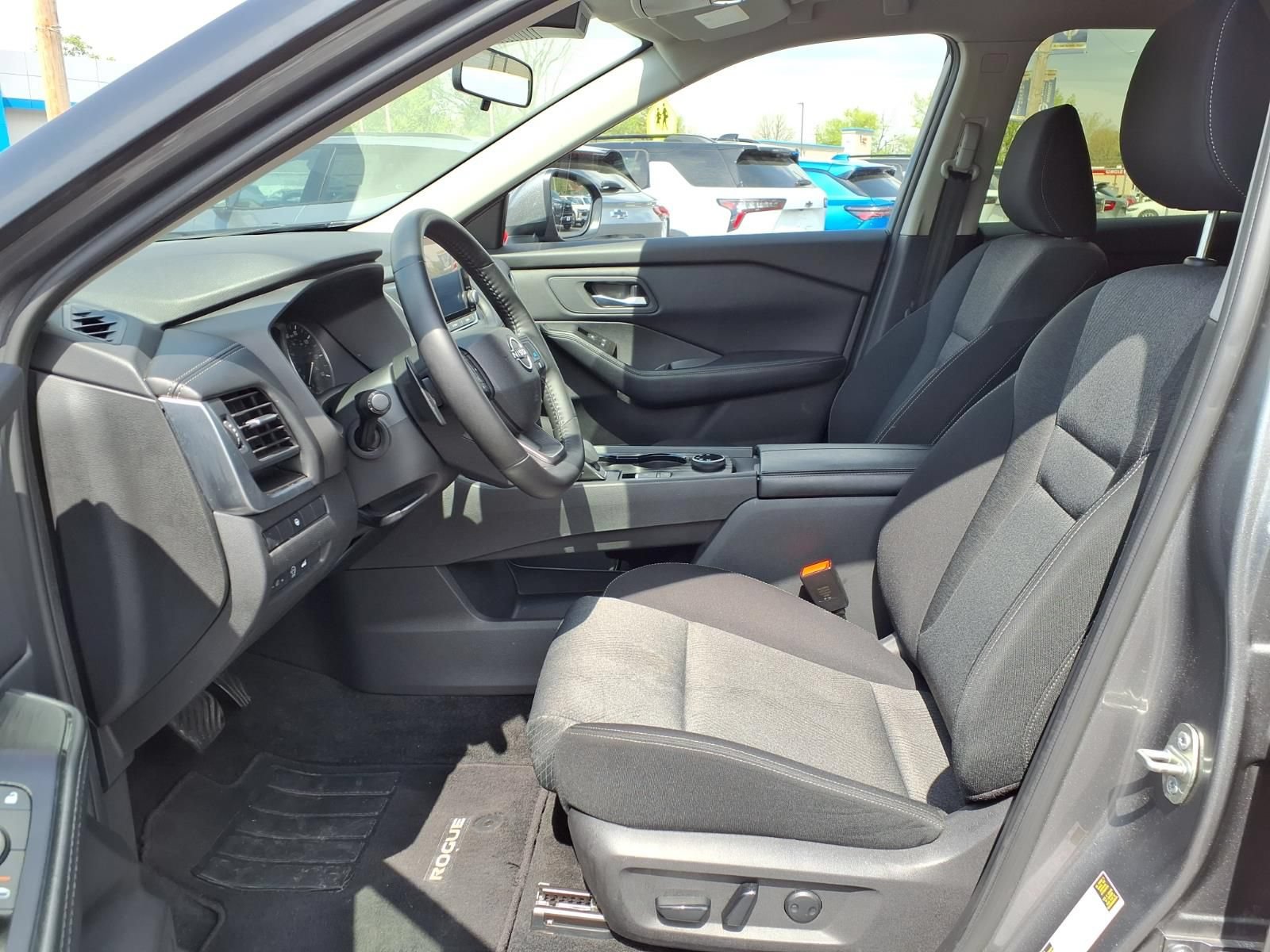 Used 2025 Nissan Rogue SV AWD/4WD image 10