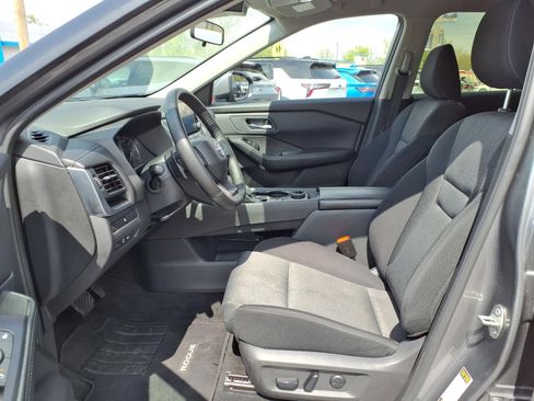 Used 2025 Nissan Rogue SV AWD/4WD image 10