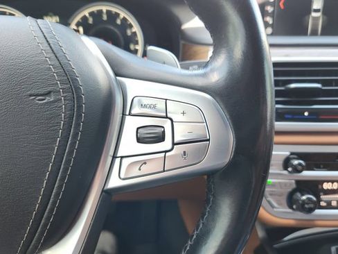 Used 2018 BMW 750i xDrive AWD/4WD image 33