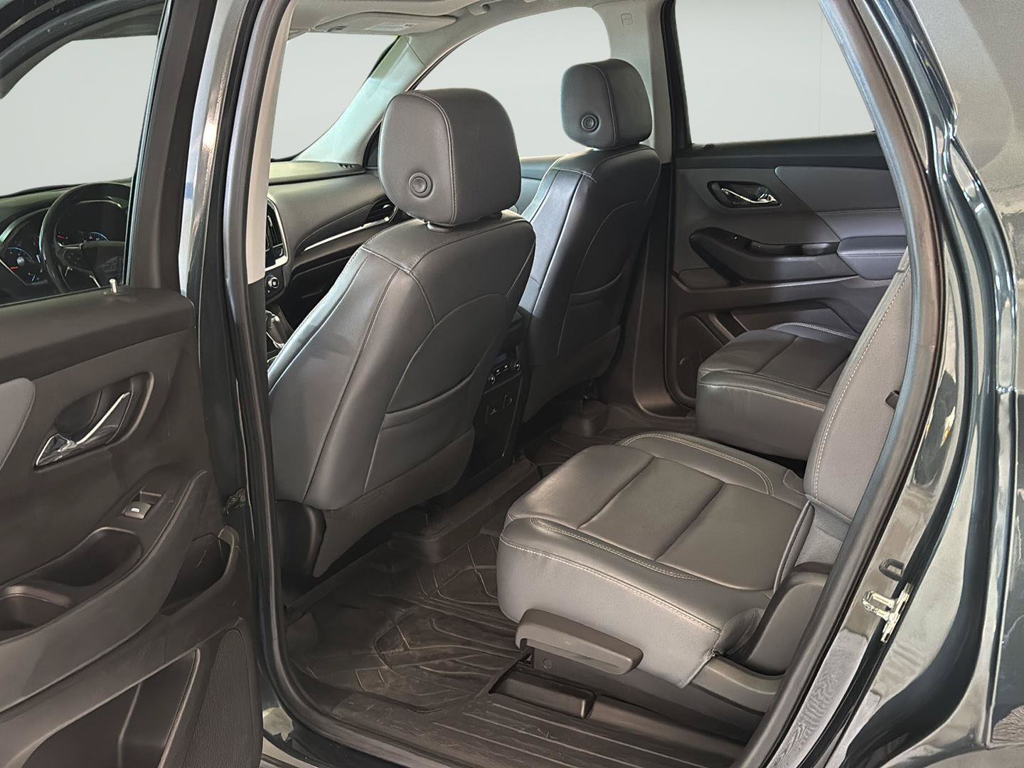 Used 2018 Chevrolet Traverse LT w/ LPO, Floor Liner Package AWD/4WD image 18