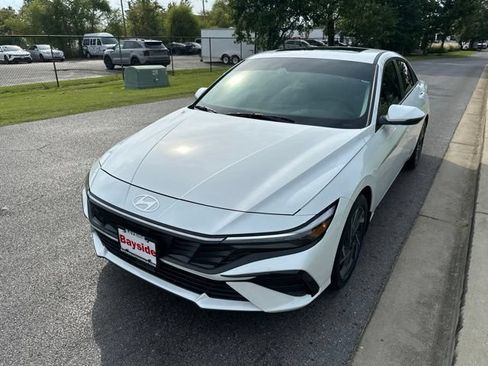 Used 2026 Hyundai Elantra Limited FWD image 6
