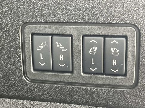 Certified 2025 Cadillac XT6 Sport w/ LPO, Floor Liner Package AWD/4WD image 24