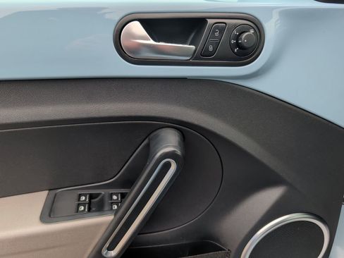 Used 2013 Volkswagen Beetle TDI image 10