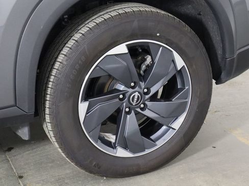 Used 2024 Nissan Rogue SV AWD/4WD image 38