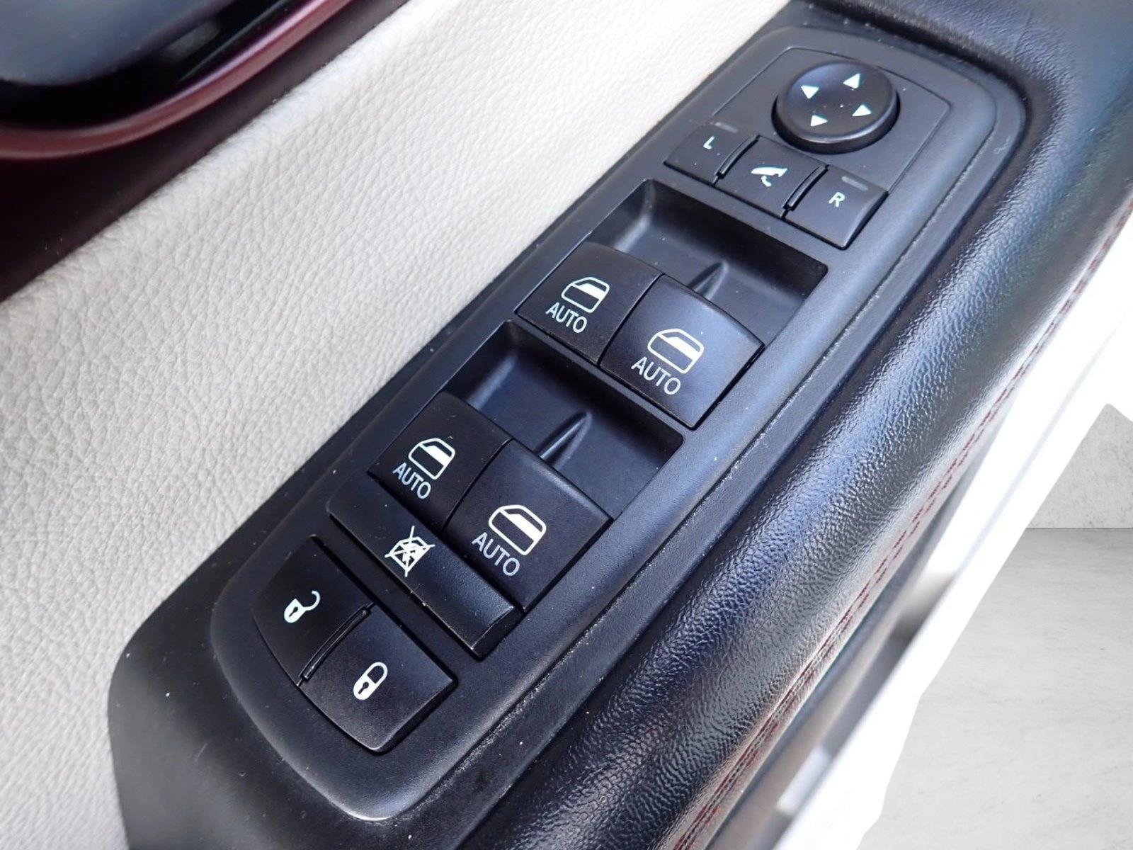 Used 2020 Chrysler Pacifica Limited FWD image 19