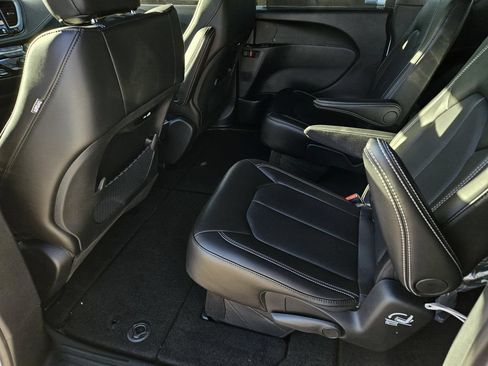 New 2026 Chrysler Pacifica Select FWD image 11