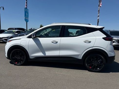 Used 2023 Chevrolet Bolt EUV LT w/ Redline Edition FWD image 6