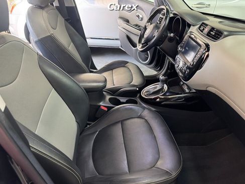 Used 2016 Kia Soul + w/ Primo Package FWD image 20