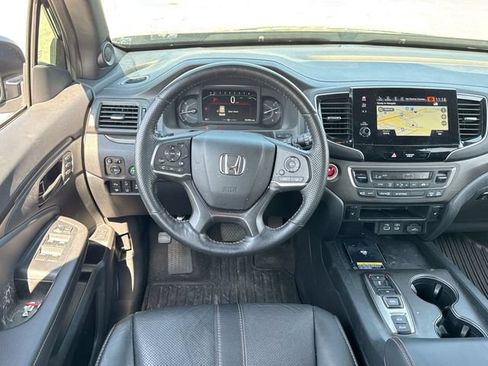 Used 2025 Honda Passport TrailSport image 14