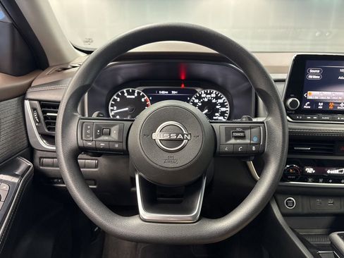 Used 2023 Nissan Rogue SV AWD/4WD image 32