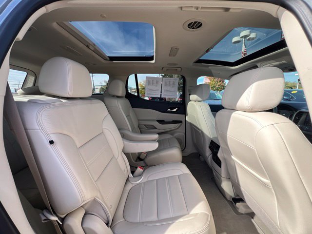 Used 2023 GMC Acadia Denali w/ Denali Ultimate Package AWD/4WD image 14