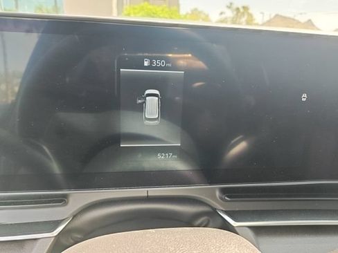 Used 2025 Kia Carnival EX FWD image 16