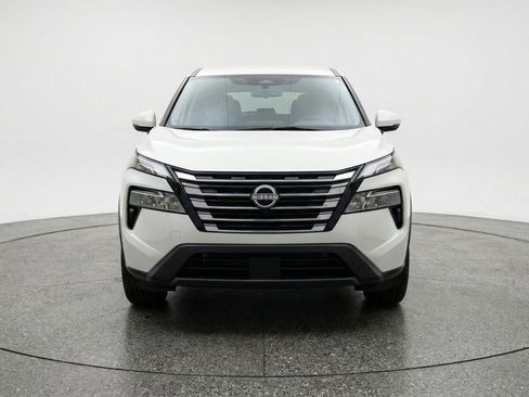 Used 2025 Nissan Rogue SV image 2