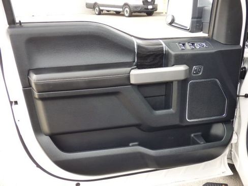 Used 2019 Ford F150 Platinum w/ Equipment Group 701A Luxury AWD/4WD image 27