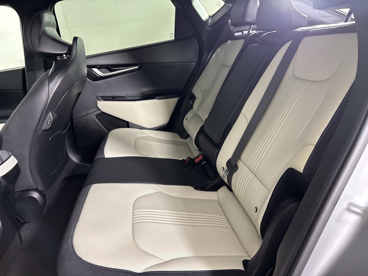 Used 2024 Kia EV6 GT-Line w/ GT-Line White Seat Package RWD image 22
