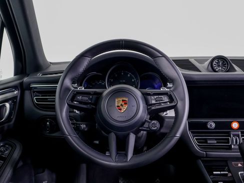 Certified 2026 Porsche Macan AWD/4WD image 24