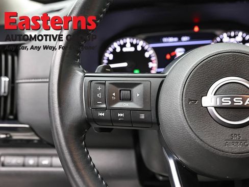 Used 2025 Nissan Pathfinder SV FWD image 15