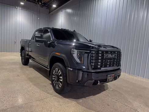 Used 2024 GMC Sierra 2500 Denali Ultimate AWD/4WD image 9