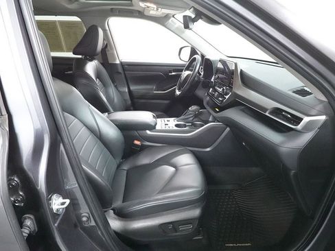 Used 2023 Toyota Highlander XLE AWD/4WD image 31