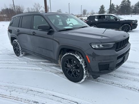 Used 2024 Jeep Grand Cherokee L Laredo image 5