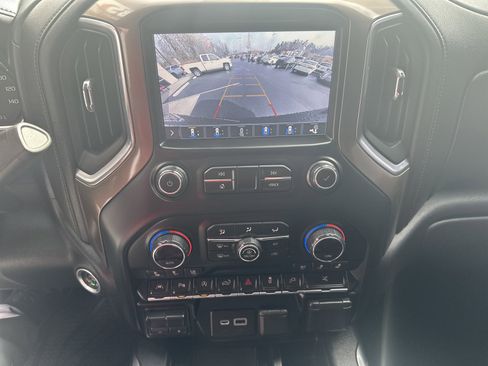 Used 2019 Chevrolet Silverado 1500 High Country w/ Technology Package image 16