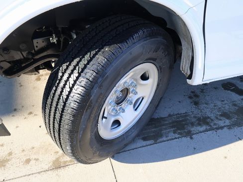 New 2025 Chevrolet Express 2500 w/ Driver Convenience Package image 28