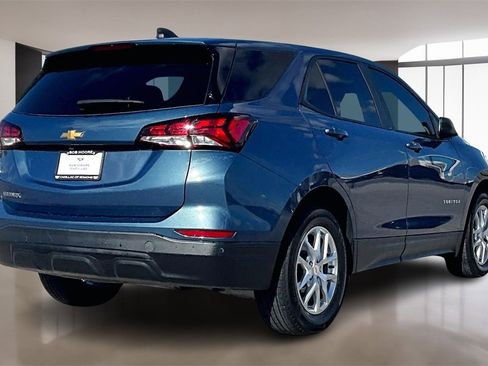 Used 2024 Chevrolet Equinox LS w/ LS Convenience Package image 2