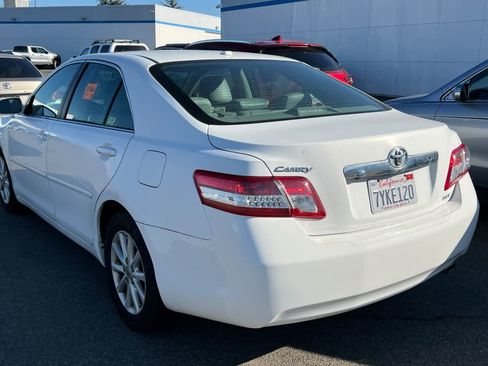 Used 2011 Toyota Camry XLE image 4