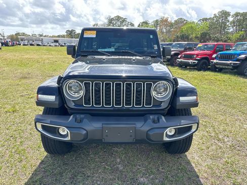 Used 2025 Jeep Wrangler Sahara image 8