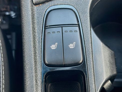 Used 2018 Kia Niro EX FWD image 25