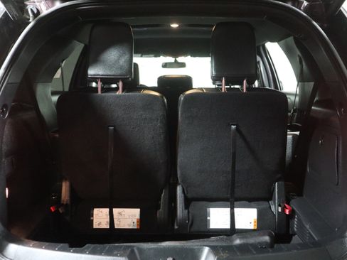 Used 2019 Ford Explorer XLT w/ Equipment Group 202A image 8