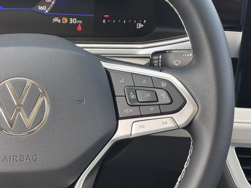 New 2026 Volkswagen Taos SE FWD image 17