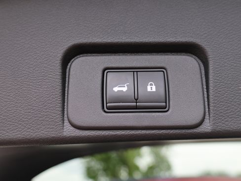 Used 2021 Nissan Rogue Platinum AWD/4WD image 6
