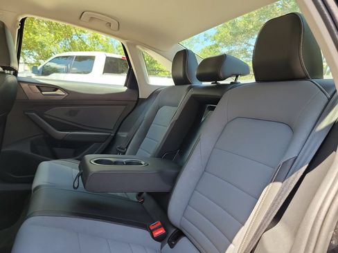 Used 2025 Volkswagen Jetta SE FWD image 13