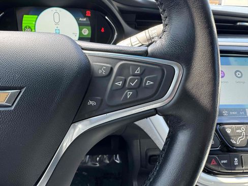 Used 2019 Chevrolet Bolt Premier w/ Infotainment Package FWD image 21