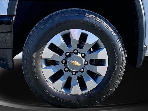 Used 2023 Chevrolet Silverado 2500 Custom w/ Infotainment Package image 30