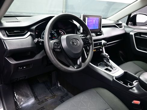 Used 2025 Toyota RAV4 XLE AWD/4WD image 13