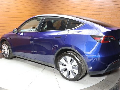 Used 2022 Tesla Model Y Long Range AWD/4WD image 18