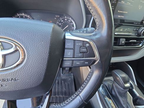 Used 2020 Toyota Highlander XLE image 22