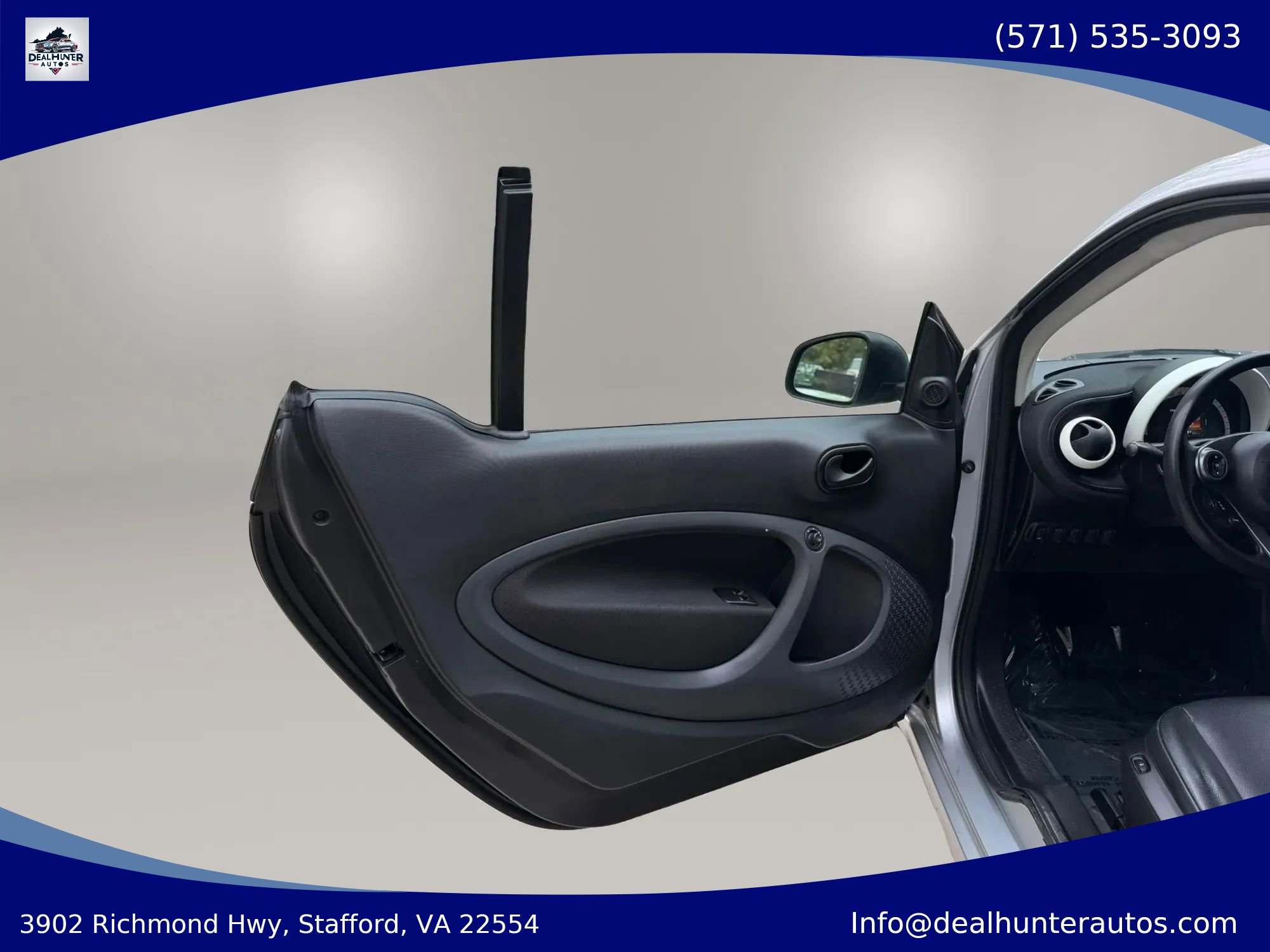 Used 2016 smart fortwo pure RWD image 13