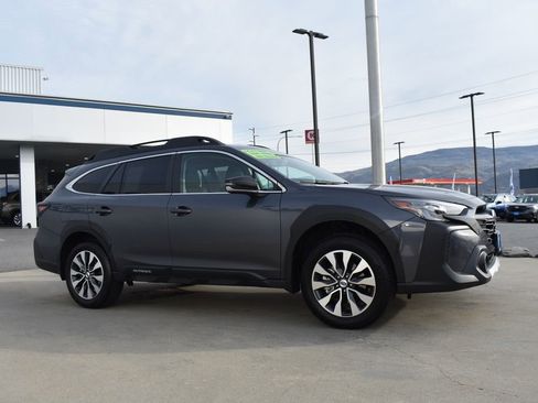 Used 2025 Subaru Outback Limited XT image 7