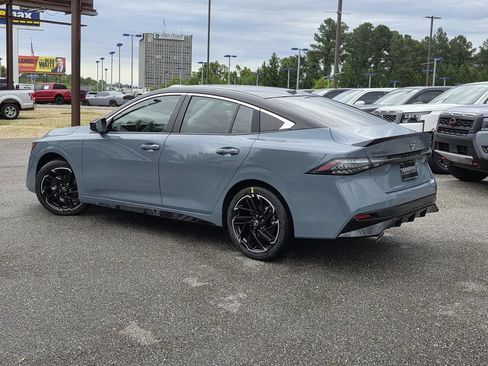New 2026 Nissan Sentra SR w/ Floor Mat Package FWD image 5