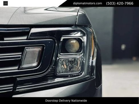 Used 2020 Ford Expedition XLT w/ Equipment Group 202A AWD/4WD image 13