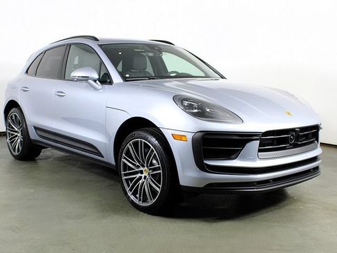 Certified 2026 Porsche Macan AWD/4WD image 7